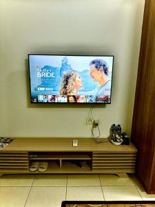 TV o dispositivi per l'intrattenimento presso Alanis Residence Master Bedroom