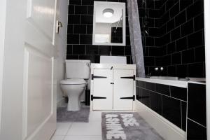Φωτογραφία από το άλμπουμ του Haydock Cozy 2-Bedroom Home with Free Parking σε Haydock