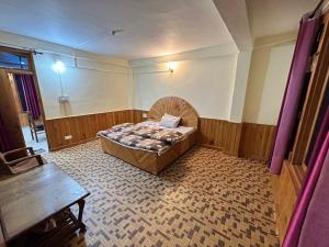 Imagem da galeria de SummerHill Riverview Homestay em Sainj mais 16 fotografias