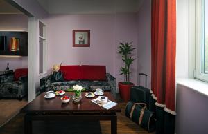 a living room with a coffee table and a couch at Carlton Hotel Blanchardstown in Blanchardstown