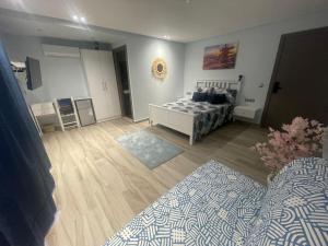 Voodi või voodid majutusasutuse ANNI Guesthouse Hostel toas