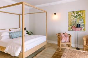 Auberge Burgundy Boutique Hotel & Spa客房内的一张或多张床位