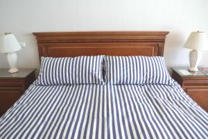 Łóżko lub łóżka w pokoju w obiekcie Vive San Alfonso del Mar