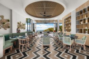 Uma área de estar em Perhentian Marriott Resort & Spa
