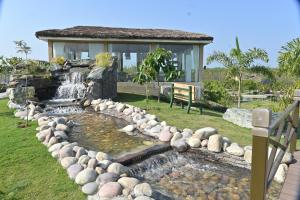 Κήπος έξω από το Solis Wellness Retreat