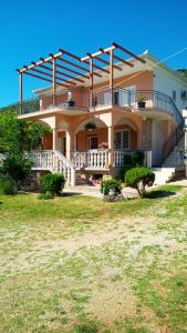 a large house with a balcony and a yard at Noel in Seline +13 photos