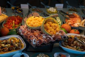 Comida no hotel ou em algum lugar perto