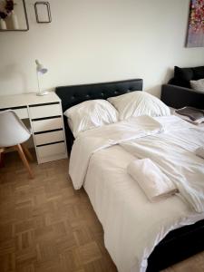 Ένα ή περισσότερα κρεβάτια σε δωμάτιο στο Innenstadt ruhiges und Zentrale Apartment