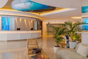 Uma área de estar em Pestana Blue Alvor Beach - All Inclusive Hotel mais 37 fotos