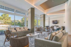 Uma área de estar em Pestana Blue Alvor Beach - All Inclusive Hotel