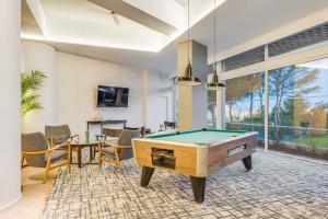 Uma TV ou centro de entretenimento em Pestana Blue Alvor Beach - All Inclusive Hotel
