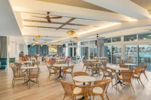 Um restaurante ou outro lugar para comer em Pestana Blue Alvor Beach - All Inclusive Hotel