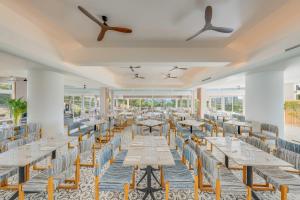 Um restaurante ou outro lugar para comer em Pestana Blue Alvor Beach - All Inclusive Hotel