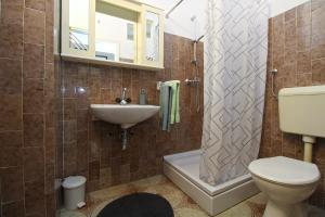 Kúpeľňa v ubytovaní Apartments Pjescana Uvala 606 + 32 fotografií