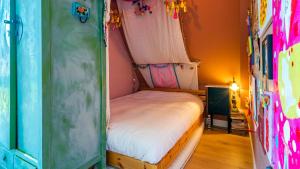 En eller flere senge i et værelse på Villa Boutique