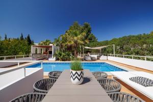 Piscina de la sau aproape de VILLA ES VEDRÁ by Migjorn Ibiza Suites & Spa