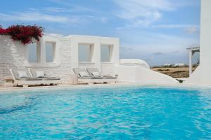 Bazén v ubytování Mr and Mrs White Paros nebo v jeho okolí