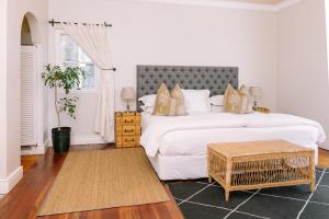 Auberge Burgundy Boutique Hotel & Spa客房内的一张或多张床位
