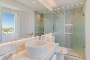 Um banheiro em Pestana Blue Alvor Beach - All Inclusive Hotel