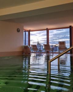 Bazén v ubytování Hotel Haus am Meer nebo v jeho okolí