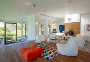 Khu vực ghế ngồi tại Villa Madeleine