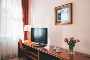 TV a/nebo společenská místnost v ubytování Hotel Ariston Prague