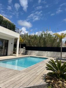 Swimmingpoolen hos eller tæt på VILLA CLARA