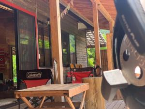 Ein Sitzbereich in der Unterkunft AKAYA GLAMPING HOUSE - Vacation STAY 41979v