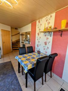 Ein Sitzbereich in der Unterkunft Apartment Am Horstberg + 7 Fotos