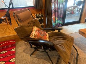 Ein Sitzbereich in der Unterkunft AKAYA GLAMPING HOUSE - Vacation STAY 41979v