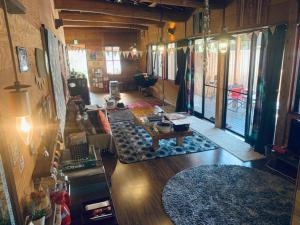 Ein Sitzbereich in der Unterkunft AKAYA GLAMPING HOUSE - Vacation STAY 41979v