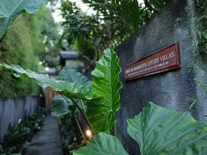 Sawitri Anandhita Luxury Villas外面的花园