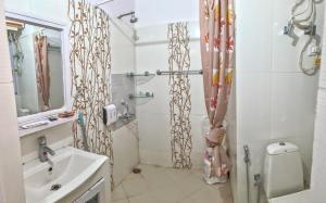 Ένα μπάνιο στο Cottage at Rockpoint by Kalawati Homes +11 φωτογραφίες
