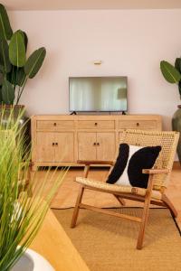 O zonă de relaxare la VILLA ES VEDRÁ by Migjorn Ibiza Suites & Spa