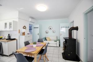 Kuchyň nebo kuchyňský kout v ubytování Levendula Apartman Berekfürdő