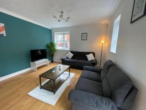 a living room with a couch and a table at Free Parking: Perfect City Centre Flat in Manchester