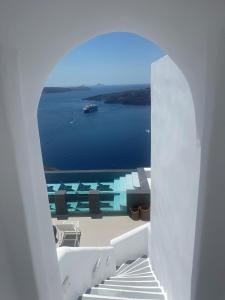 a view of the water from the balcony of a resort at CASA SUNSHA SANTORINI in Fira