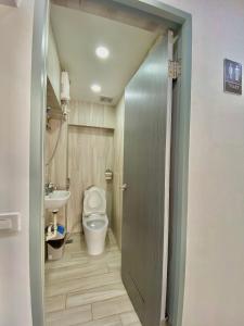 a small bathroom with a toilet and a sink at Otravel Hostel 5 minutes from Mactan Airport in Pusok