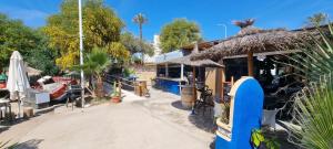 Kép Homes of Spain, Apartamentos Paraíso, Ed Tahiti, Atico A a pie de Playa, piscina privada en solárium, WI-FI szállásáról Verában a galériában