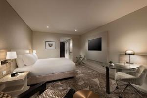 TV tai viihdekeskus majoituspaikassa Hilton Darwin