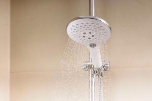 a shower head with water coming out of it at NH La Spezia in La Spezia