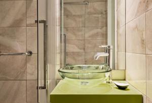 A bathroom at TRYP by Wyndham Corfu Dassia