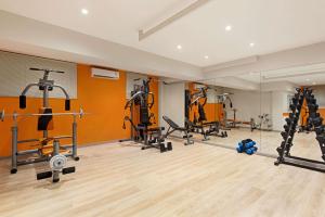 The fitness centre and/or fitness facilities at TRYP by Wyndham Corfu Dassia