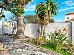 Vonkajšia záhrada v ubytovaní Villa Aquamarina 600 m vom Meer, Casa in Miami Platja, Ferienhaus mit Garten, WLAN, Garage, Terrasse, Grill