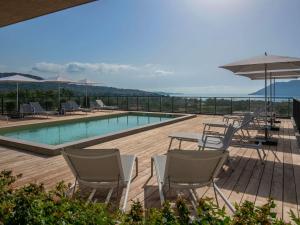 Bazén v ubytování ibis Styles Porto Vecchio nebo v jeho okolí
