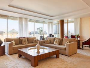 Ruang duduk di Raffles Dubai