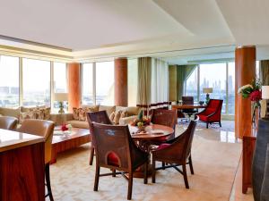 Ruang duduk di Raffles Dubai