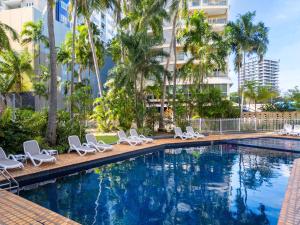 Baseinas apgyvendinimo įstaigoje Hilton Garden Inn Darwin arba netoliese