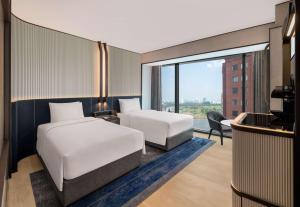 Postel nebo postele na pokoji v ubytování Hilton Saigon