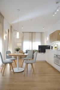 Кухня или мини-кухня в Apartamentos La Casa El Palo

